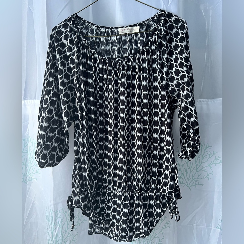 ☘️💚 Women’s 3/4” sleeves peasant top
